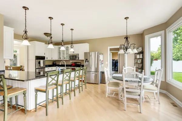 924 Naples LN, Woodridge, IL 60517