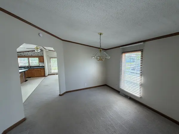 16 Oriole LN, Beecher, IL 60401
