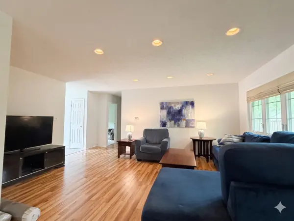 852 E Anderson DR, Palatine, IL 60074