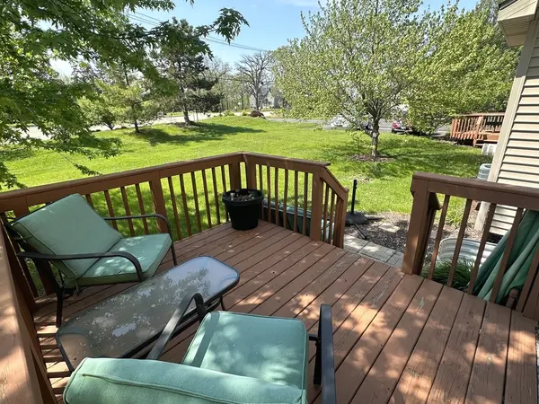 1462 Ridge DR, Sycamore, IL 60178