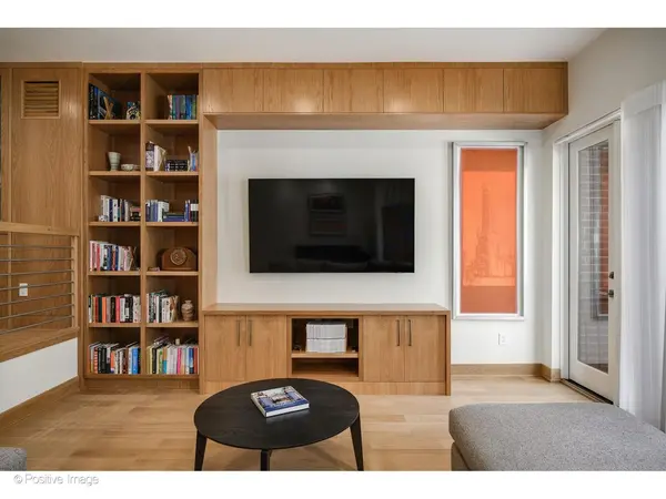 1307 N Sutton PL, Chicago, IL 60610