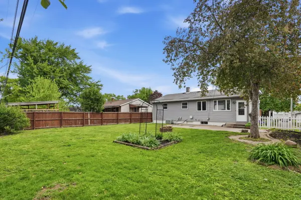2218 N Hazelwood AVE, Davenport, IA 52804