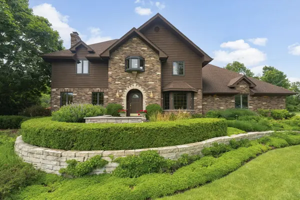 5N868 Prairie Valley DR, St. Charles, IL 60175