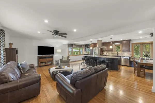 188 S Ellyn AVE, Glen Ellyn, IL 60137
