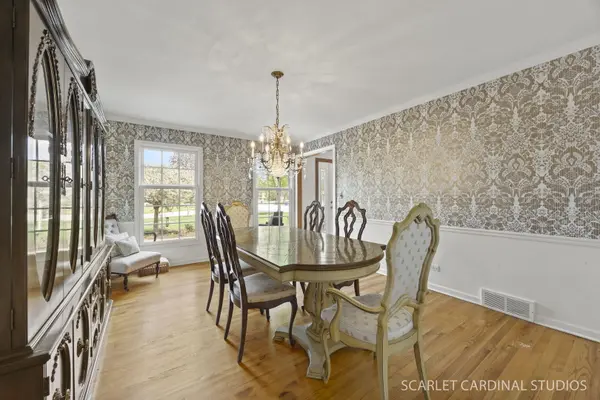 170 Shelley LN, Wheaton, IL 60189