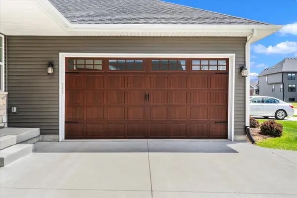 3082 Charissas PL, Bettendorf, IA 52722