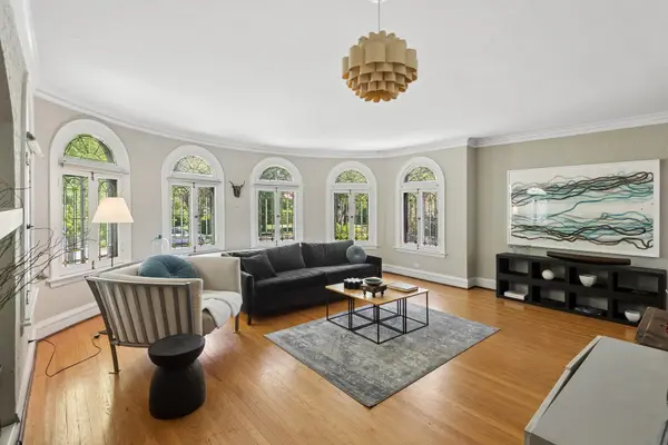 1114 Dobson ST, Evanston, IL 60202