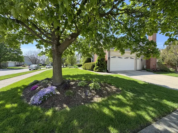 27W228 Heather LN, Winfield, IL 60190