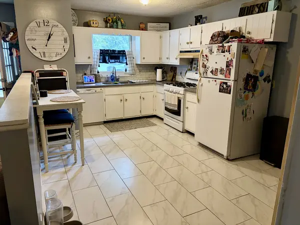 6 Blair CT, Clinton, IL 61727