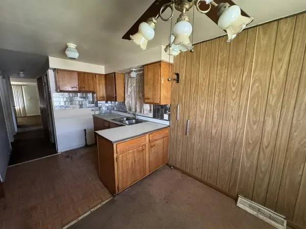 11624 S Bishop ST, Chicago, IL 60643
