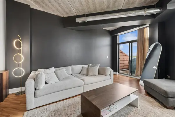 3201 W Leland AVE #402, Chicago, IL 60625