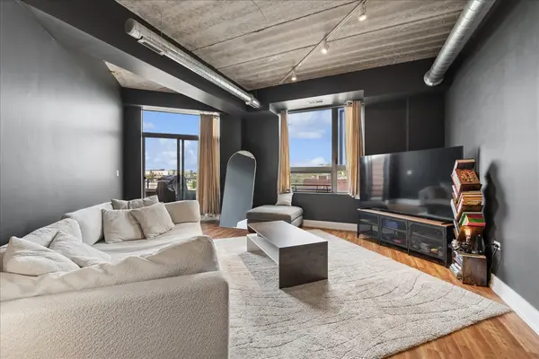 3201 W Leland AVE #402, Chicago, IL 60625