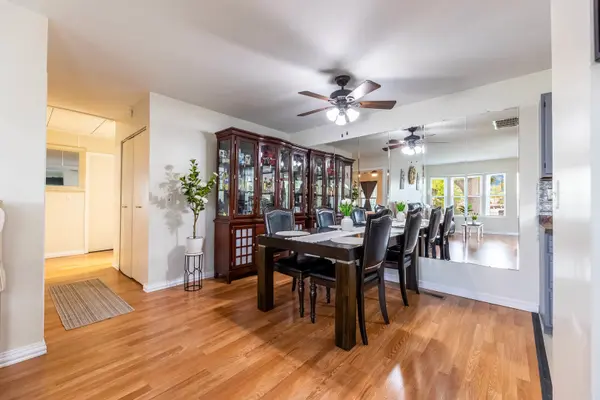 5I FERNWOOD DR #I, Bolingbrook, IL 60440