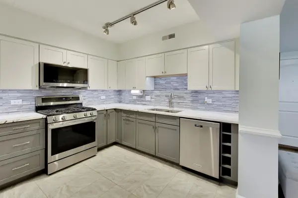 655 Perrie DR #307, Elk Grove Village, IL 60007