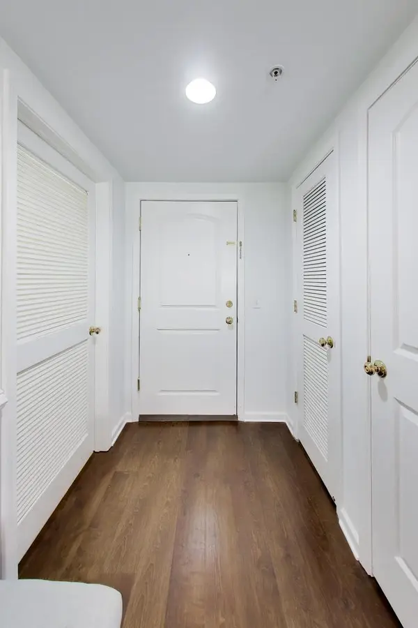655 Perrie DR #307, Elk Grove Village, IL 60007