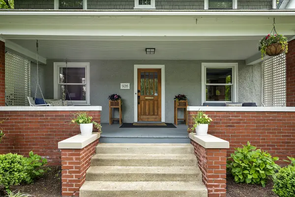 925 Elmwood AVE, Evanston, IL 60202