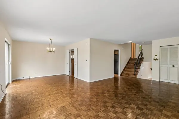 9337 Lavergne AVE, Skokie, IL 60077