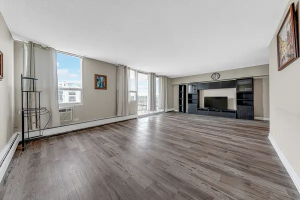 9001 Golf RD #9C, Des Plaines, IL 60016