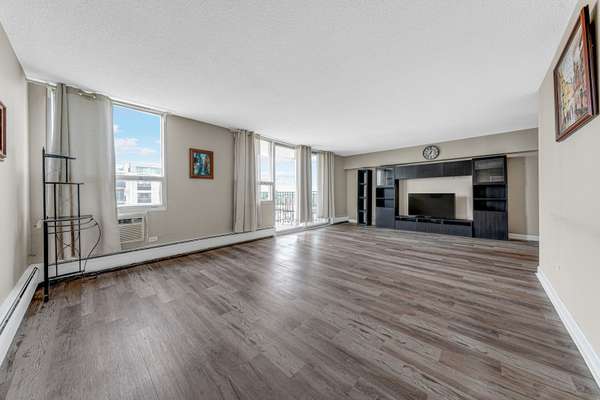 9001 Golf RD #9C, Des Plaines, IL 60016