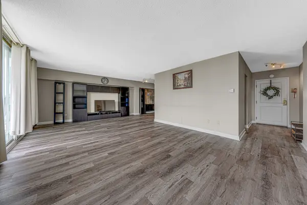 9001 Golf RD #9C, Des Plaines, IL 60016