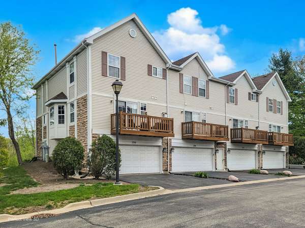 790 W Misty DR, Palatine, IL 60074