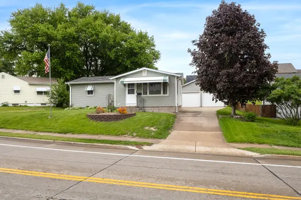 4423 N Pine ST, Davenport, IA 52806