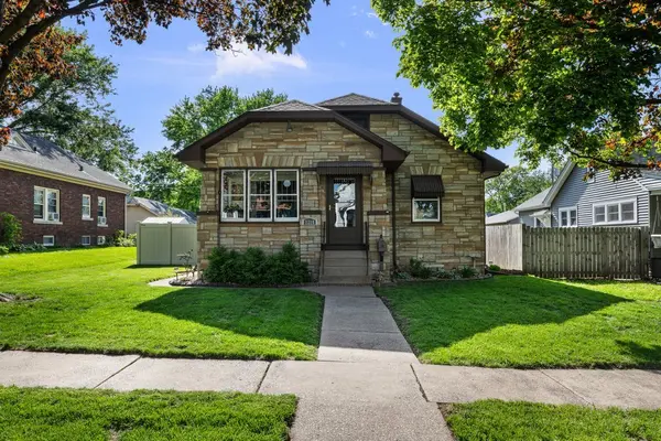 2218 DAVIE ST, Davenport, IA 52804