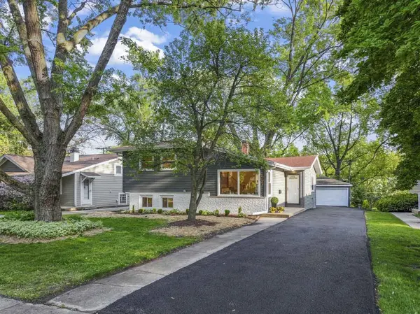 597 Lowden AVE, Glen Ellyn, IL 60137