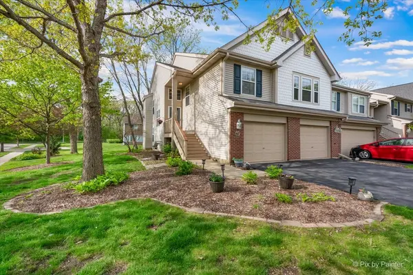 67 Samuel DR, Streamwood, IL 60107