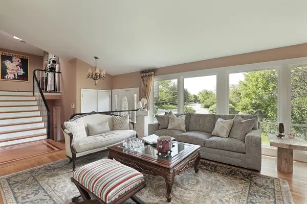 370 Charal LN, Highland Park, IL 60035