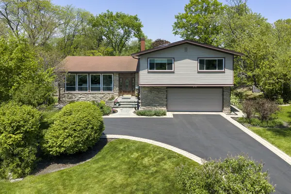 370 Charal LN, Highland Park, IL 60035