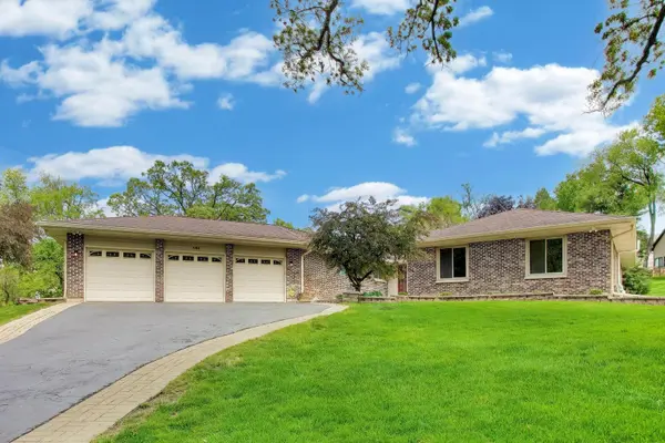 1104 Nottingham LN, Elgin, IL 60120