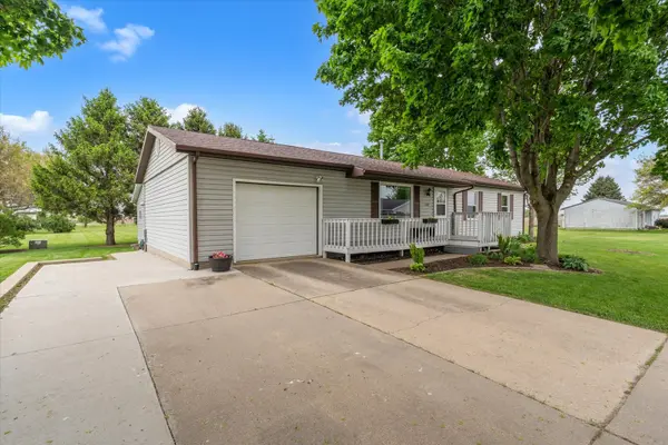 107 4th ST, Calamus, IA 52729