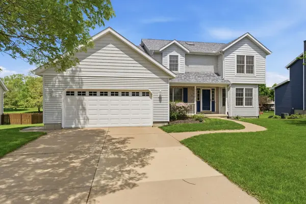 1208 W Donahue ST, Eldridge, IA 52748