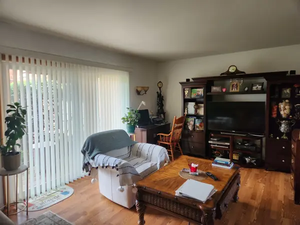 5631 6th AVE #2C, Countryside, IL 60525
