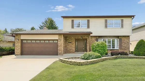 909 W Surrey RD, Addison, IL 60101