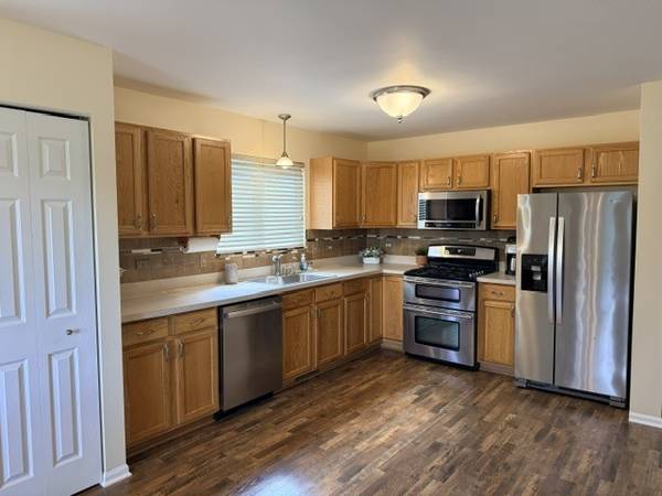 513 Pheasant Chase DR, Bolingbrook, IL 60490