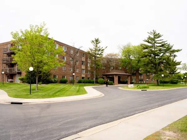 1500 Robin CIR #420, Hoffman Estates, IL 60169