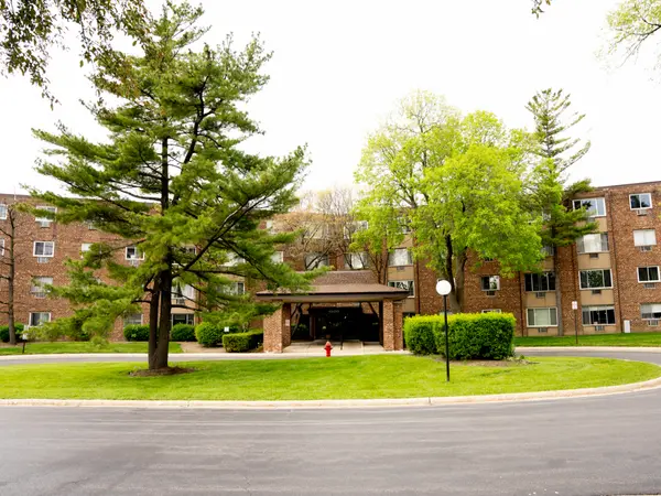1500 Robin CIR #420, Hoffman Estates, IL 60169