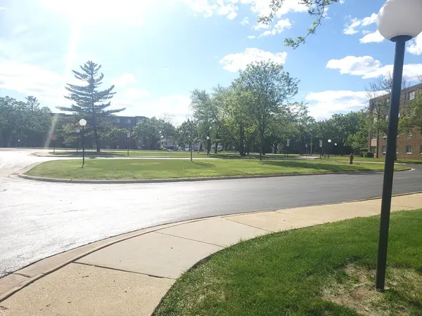 1500 Robin CIR #420, Hoffman Estates, IL 60169