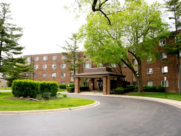 1500 Robin CIR #420, Hoffman Estates, IL 60169