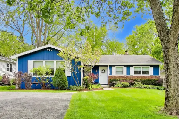 157 Walton ST, Barrington, IL 60010