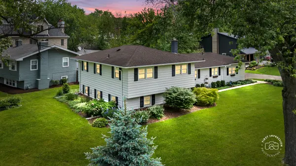 325 Hemlock LN, Naperville, IL 60540