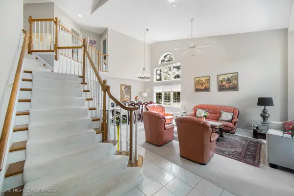 8629 Nancy LN, Orland Park, IL 60462
