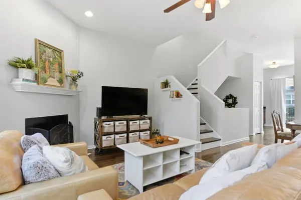 7308 CIRCLE AVE #2M, Forest Park, IL 60130
