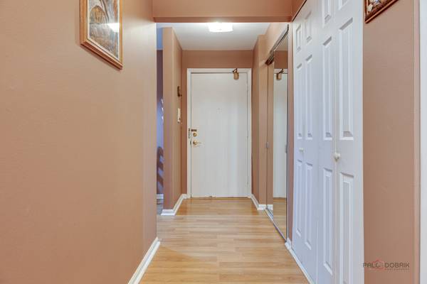 7 Oak Creek DR #3703, Buffalo Grove, IL 60089