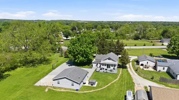 432 7th AVE W, Andalusia, IL 61232