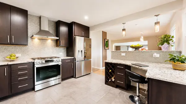 530 Princeton LN, Deerfield, IL 60015