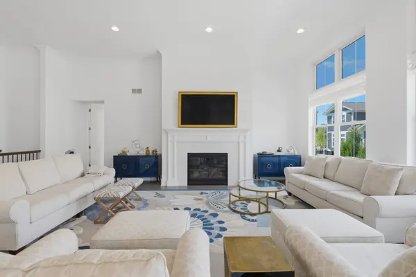 2806 Parkside CIR, Glenview, IL 60026