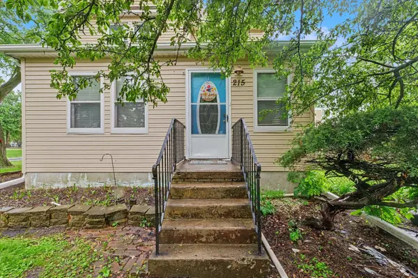 215 E Reynolds ST, Tolono, IL 61880
